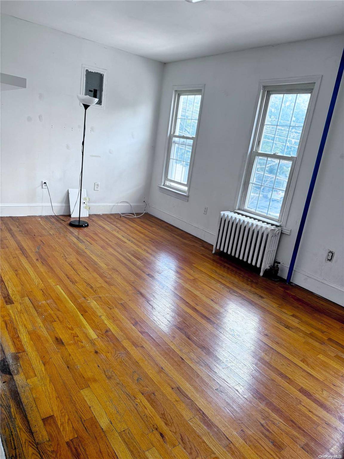 Woodhaven, NY 11421,89-04 88th AVE