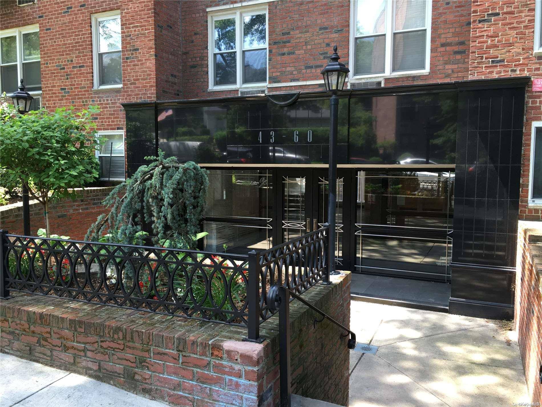 Douglaston, NY 11363,43-60 Douglaston Pkwy #421