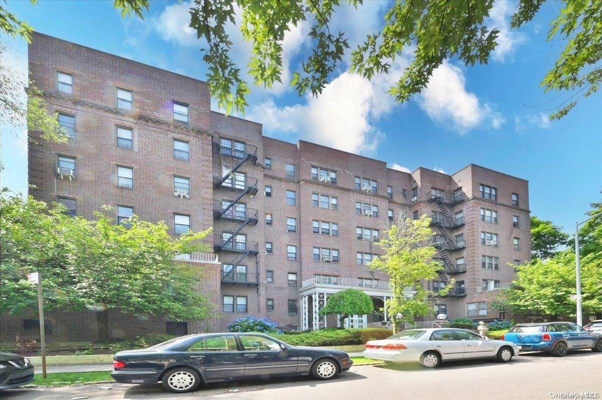 Jamaica Estates, NY 11432,170-40 Highland #607