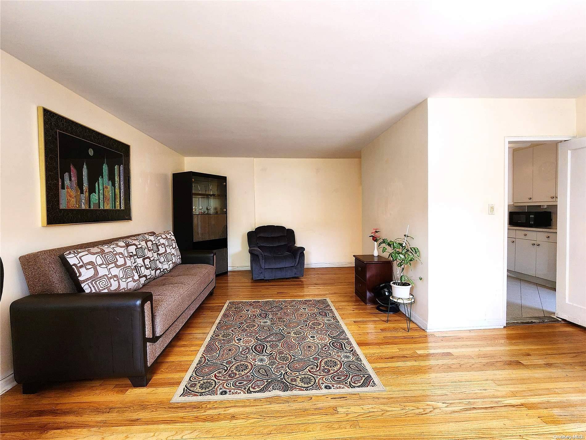 Forest Hills, NY 11375,105-21 66th AVE #5B
