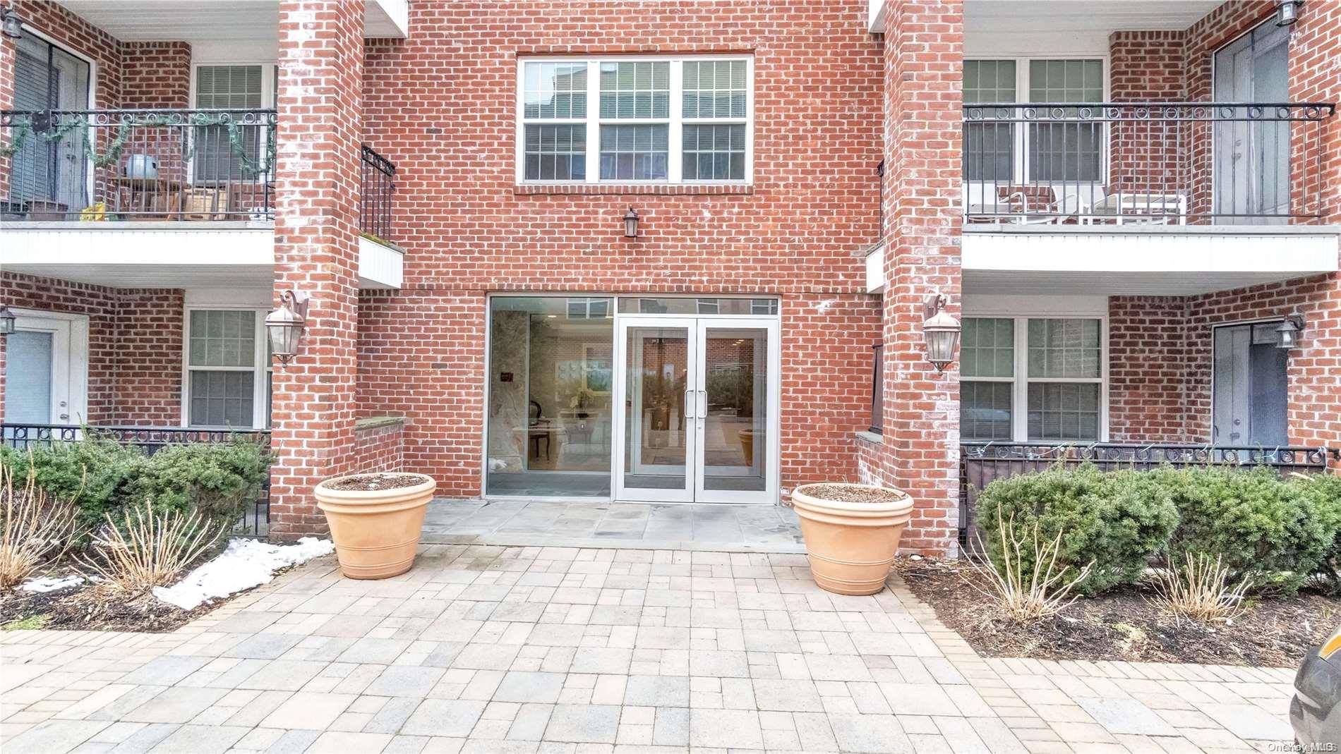 Glen Cove, NY 11542,200 Carney ST #305