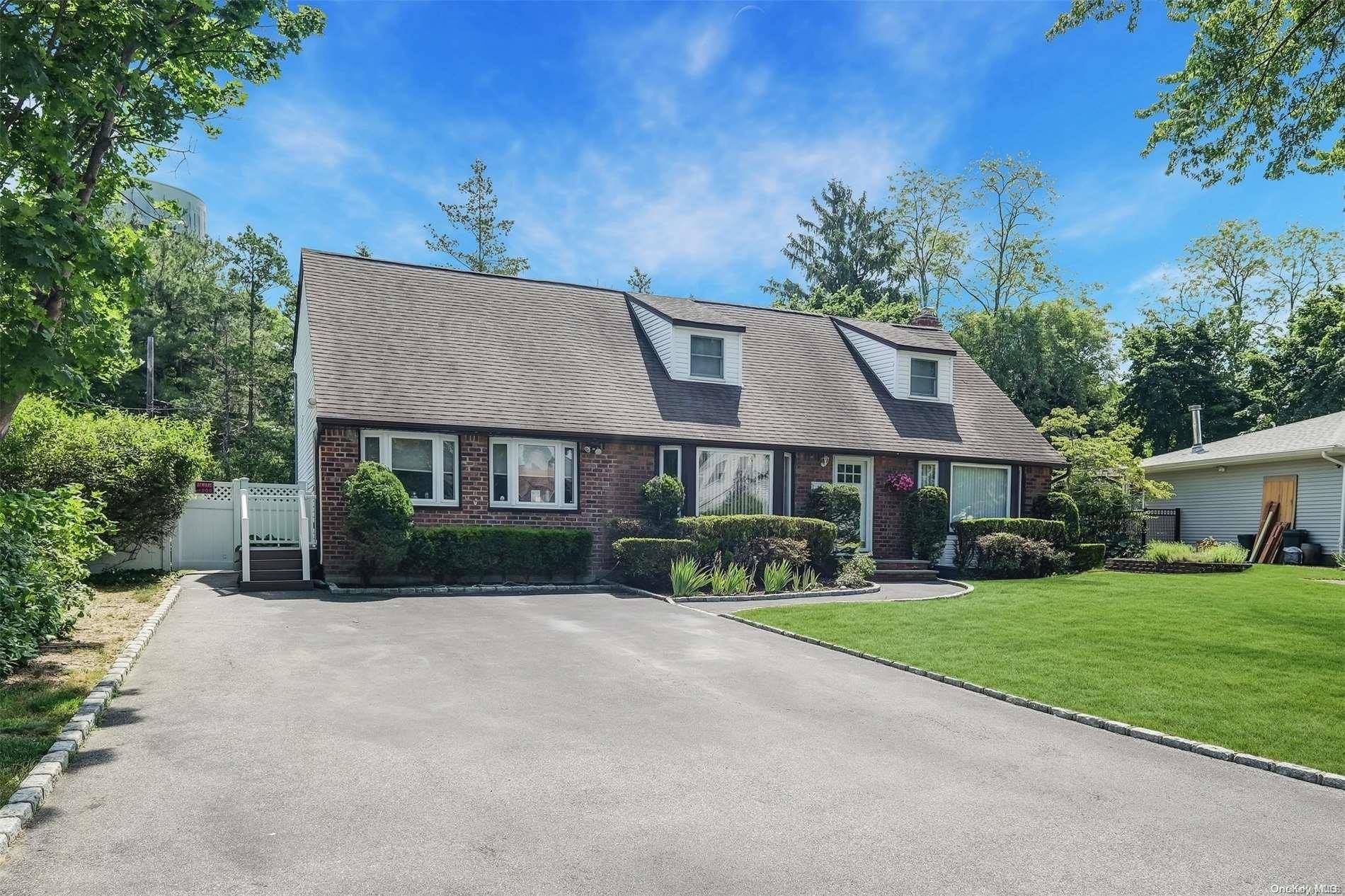 Commack, NY 11725,37 Sparton LN