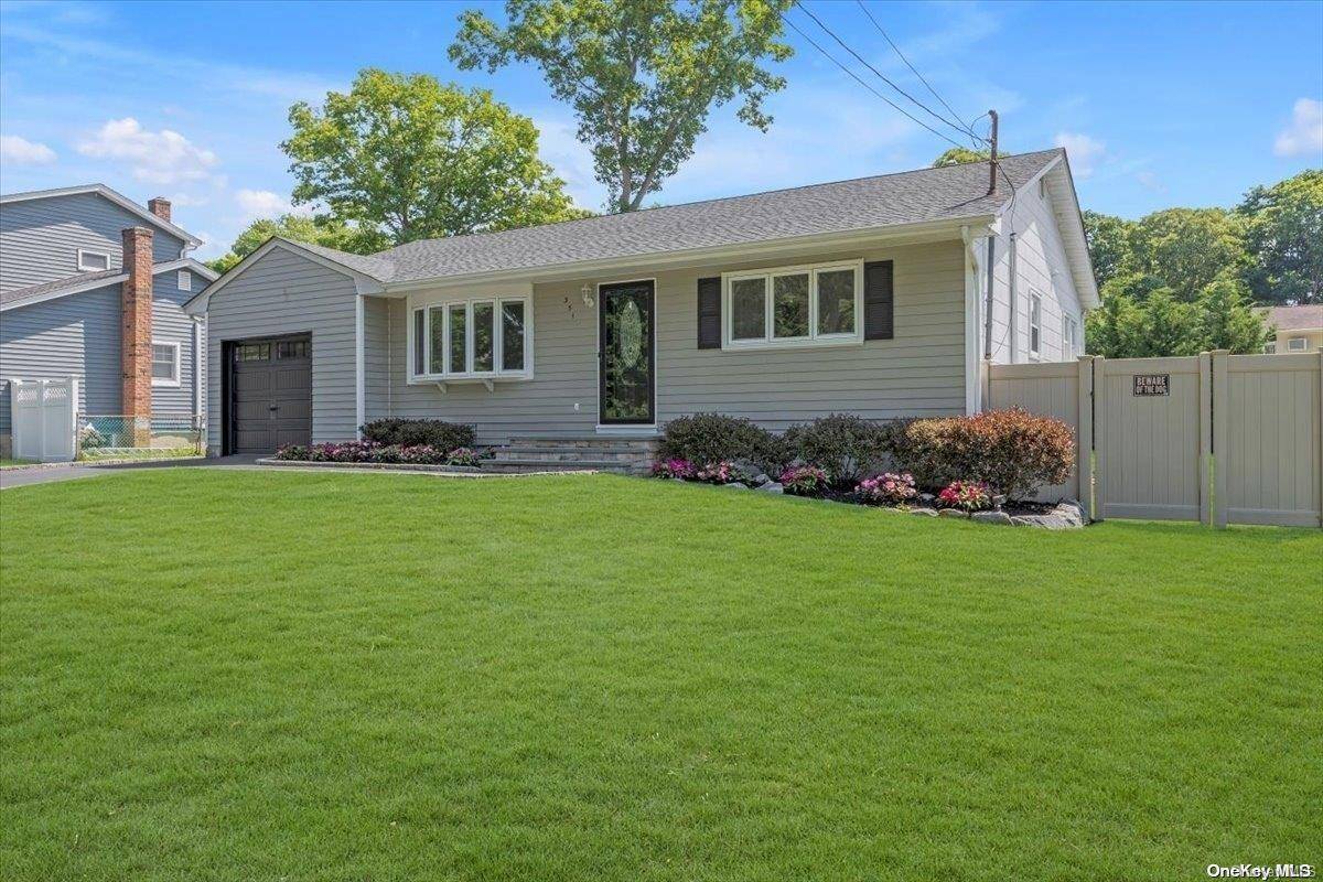 Ronkonkoma, NY 11779,351 Breeze AVE