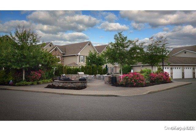 Holbrook, NY 11741,2200 Dolphin LN #1807