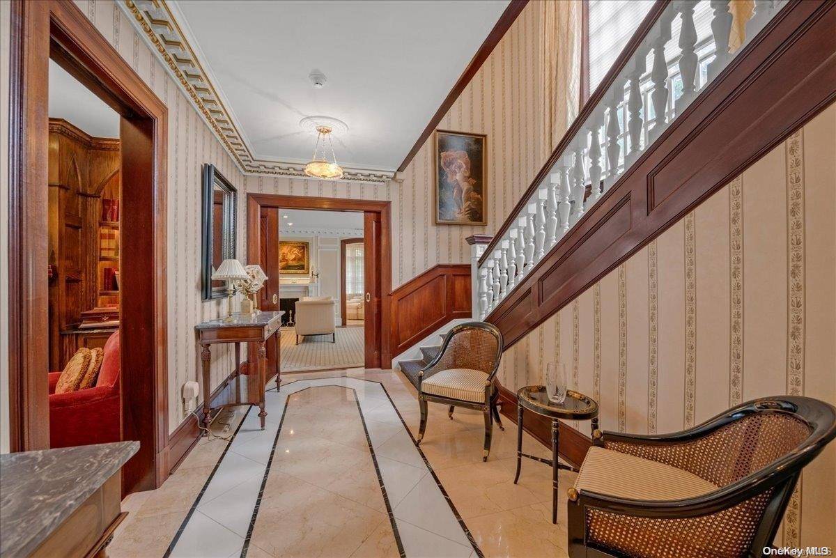 Lawrence, NY 11559,1 Meadow DR