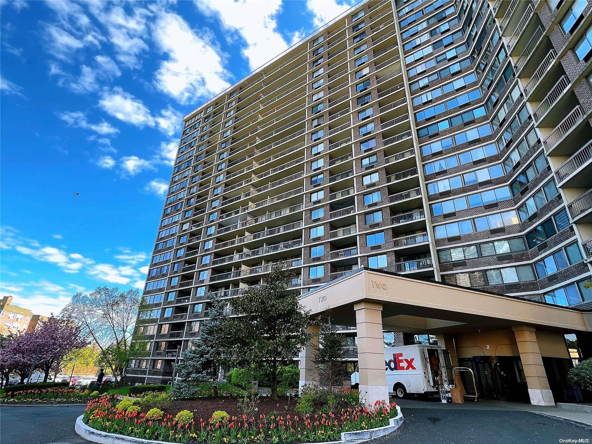 Bayside, NY 11360,2 Bay Club DR #11D