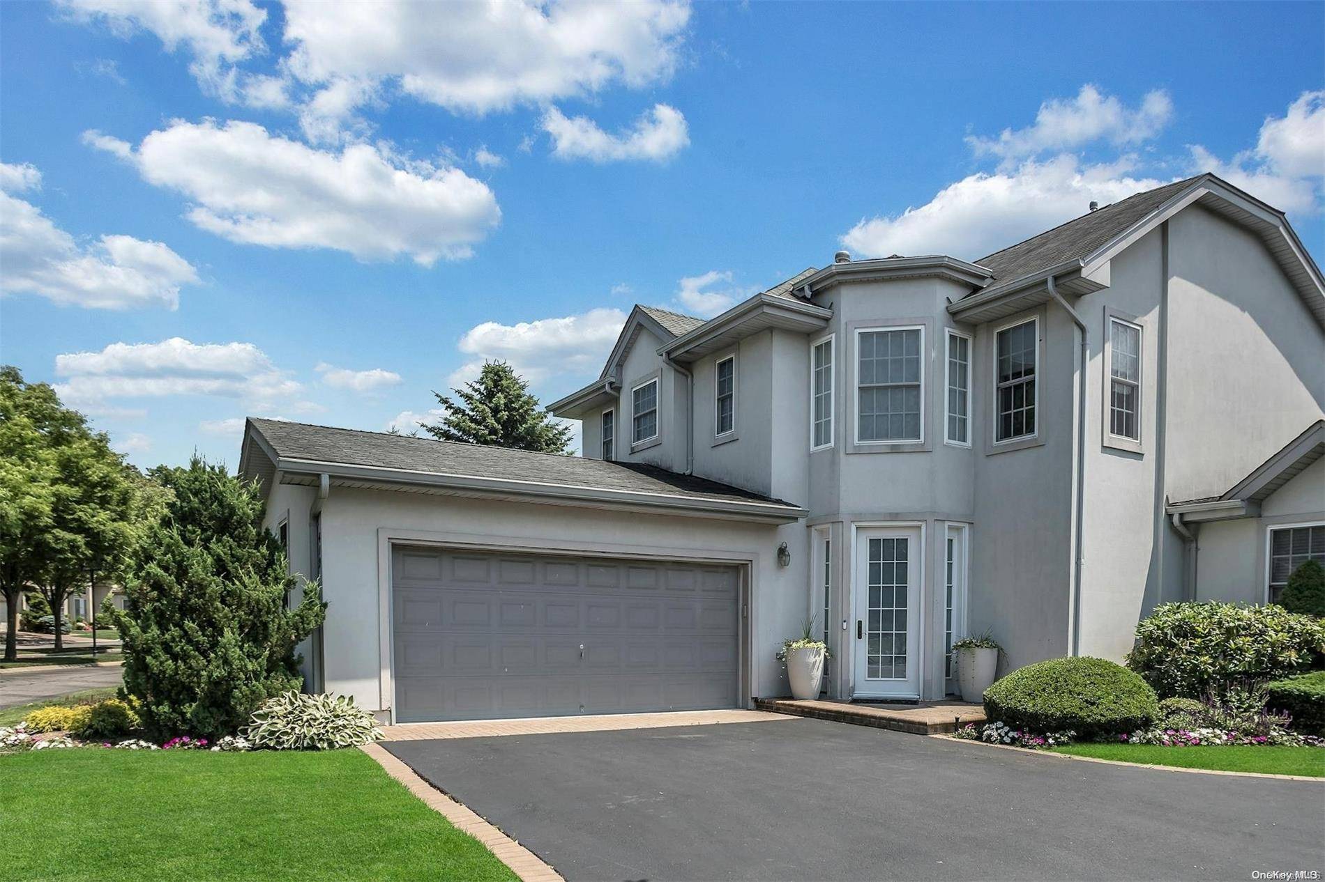 Melville, NY 11747,419 Madeira BLVD #419