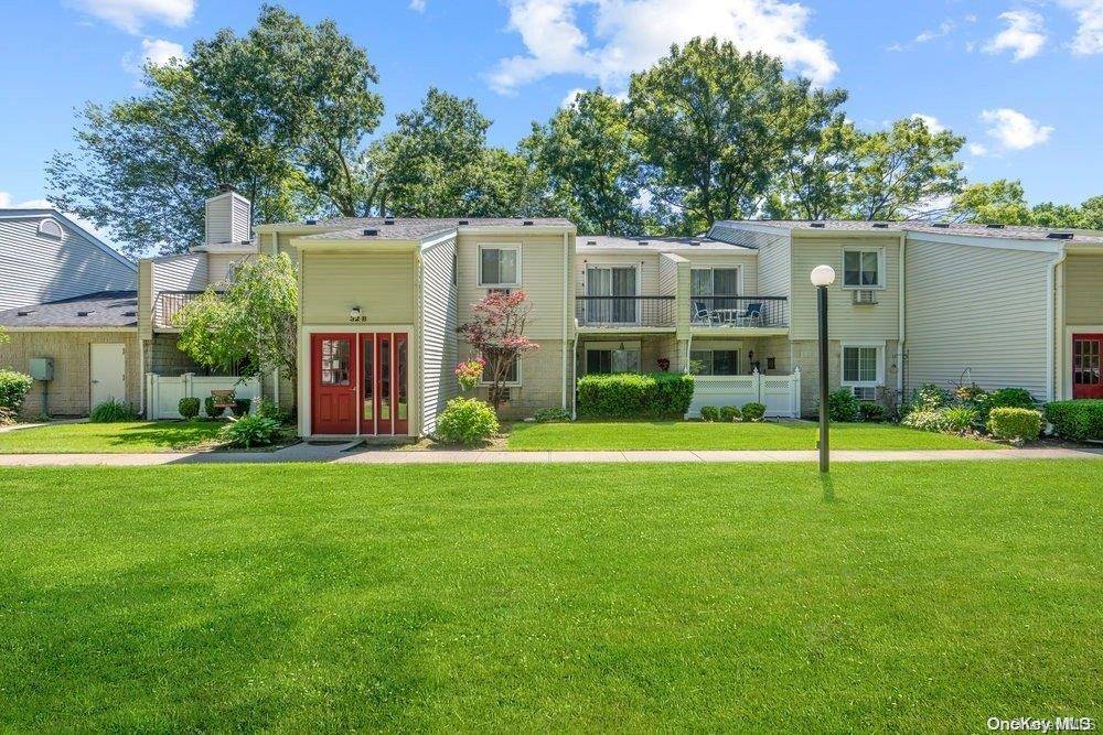 Ronkonkoma, NY 11779,32 Richmond BLVD #4B