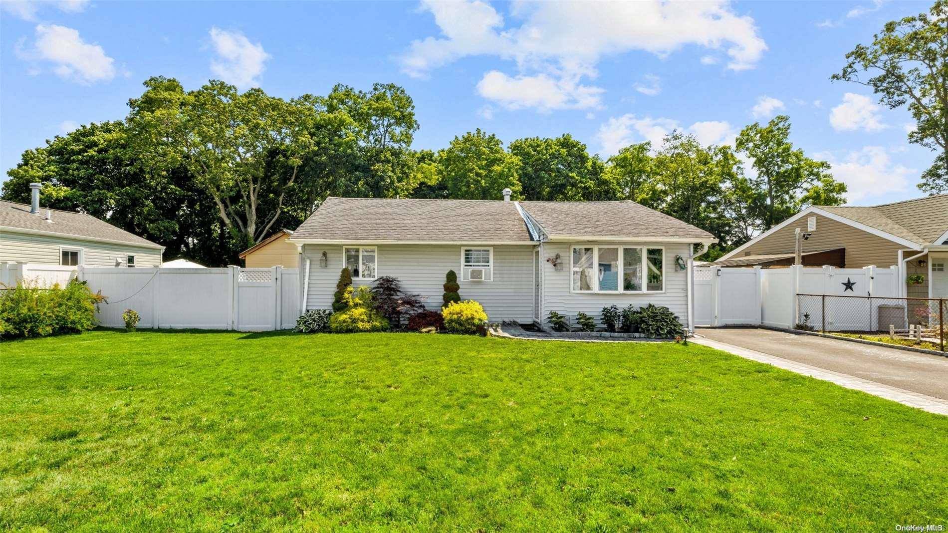 Patchogue, NY 11772,5 N Clinton AVE