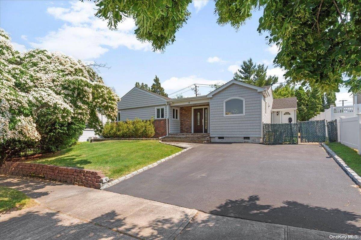 Syosset, NY 11791,4 Willets LN