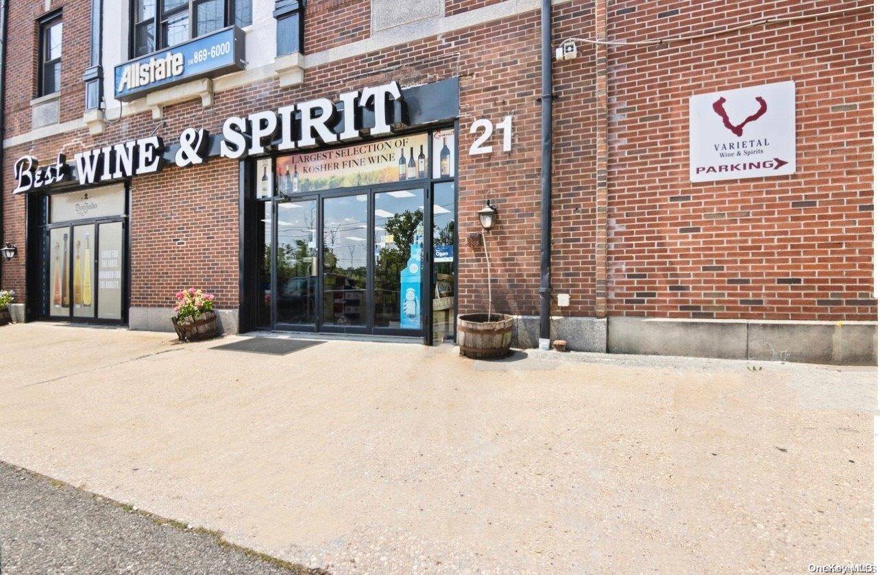 Manhasset, NY 11030,21 E Shore RD