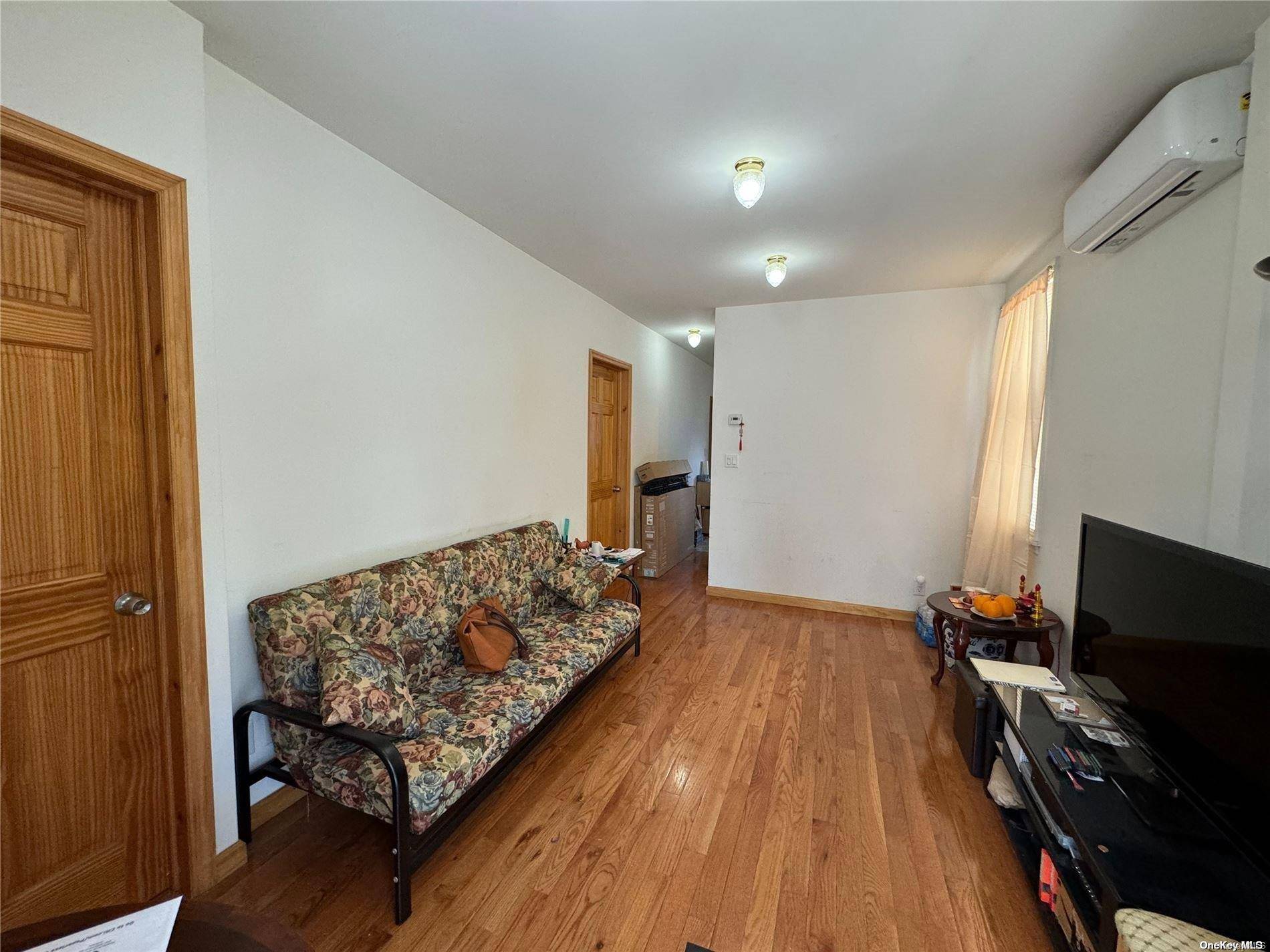 Fresh Meadows, NY 11366,164-35 77th RD