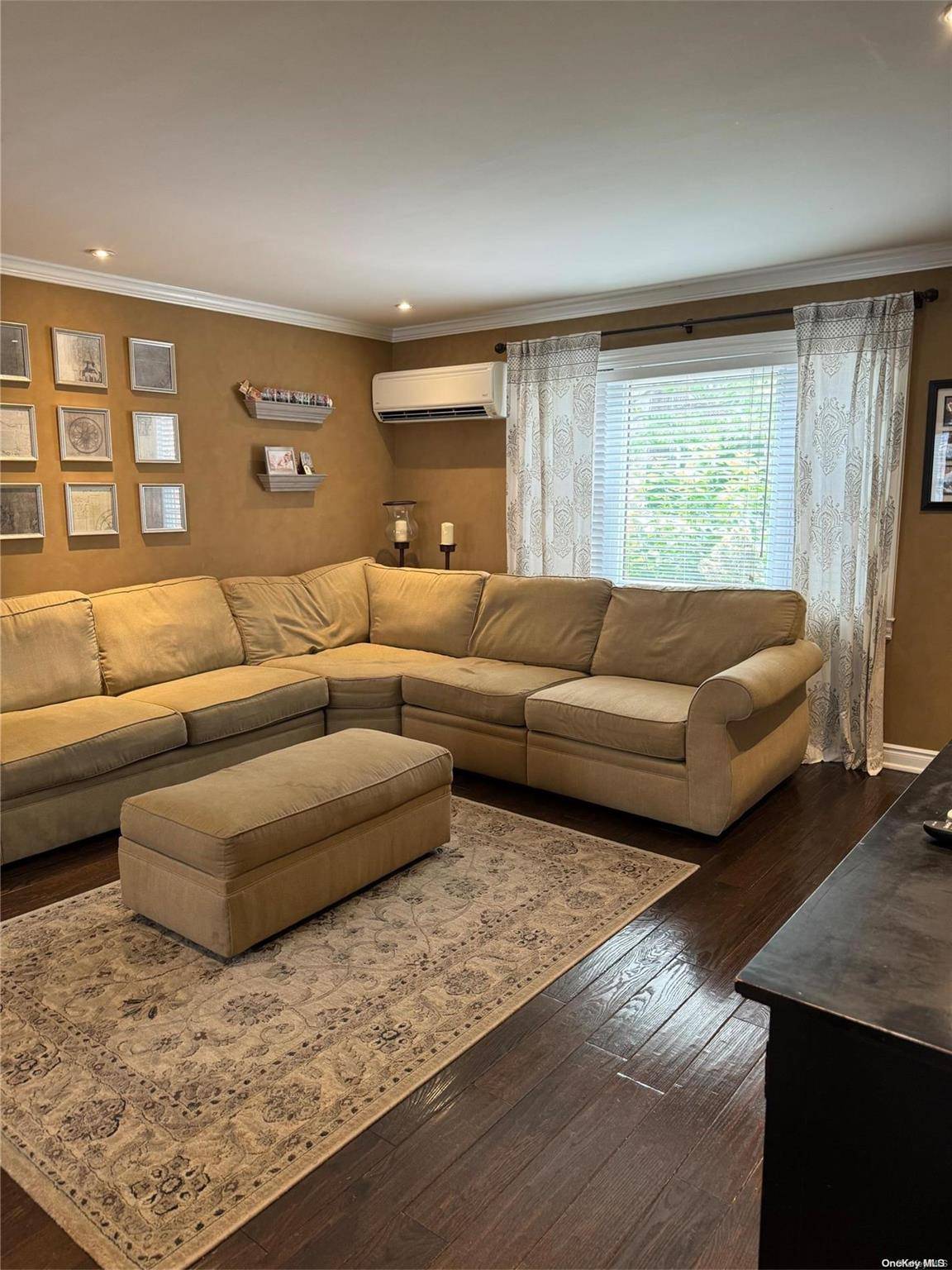 Middle Village, NY 11379,80-08 Penelope AVE