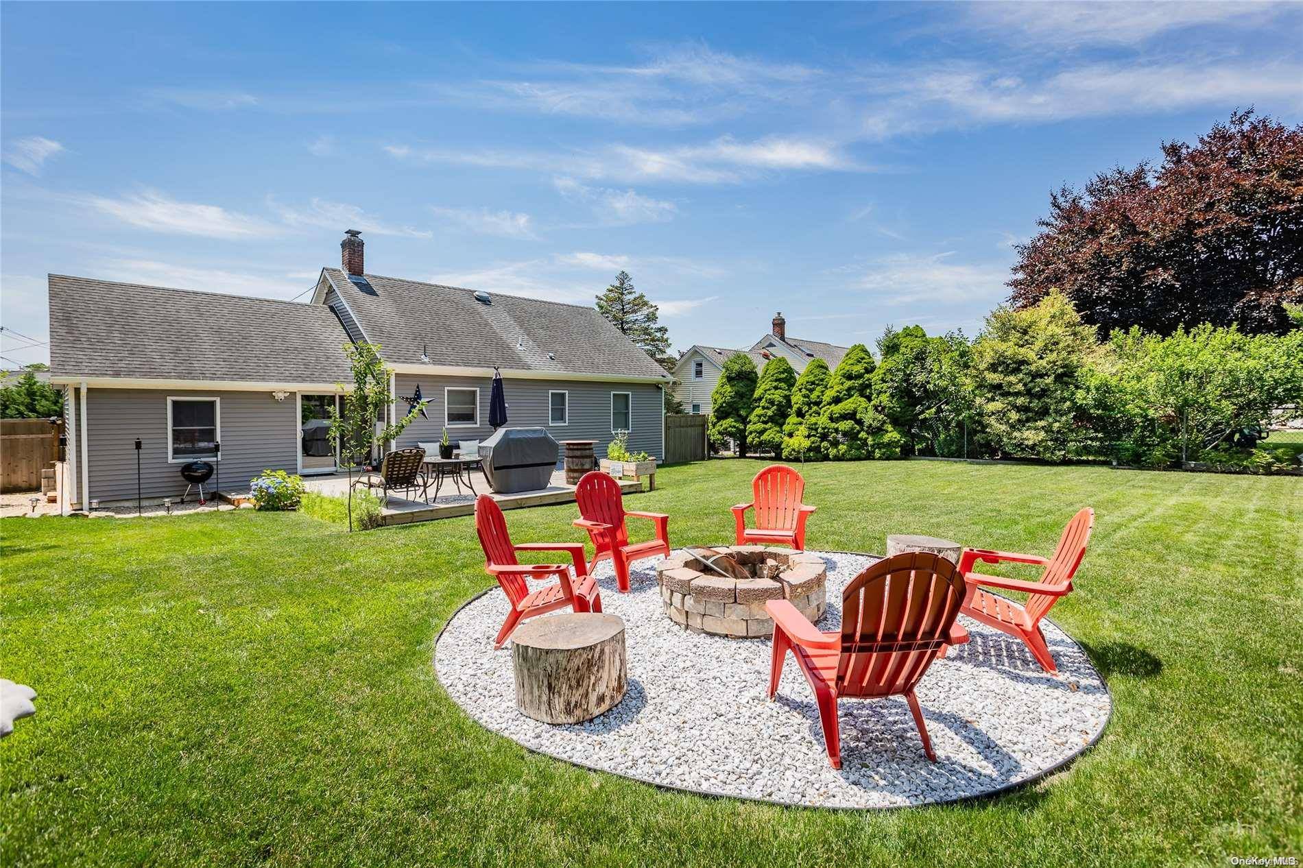 Riverhead, NY 11901,411 Claus AVE