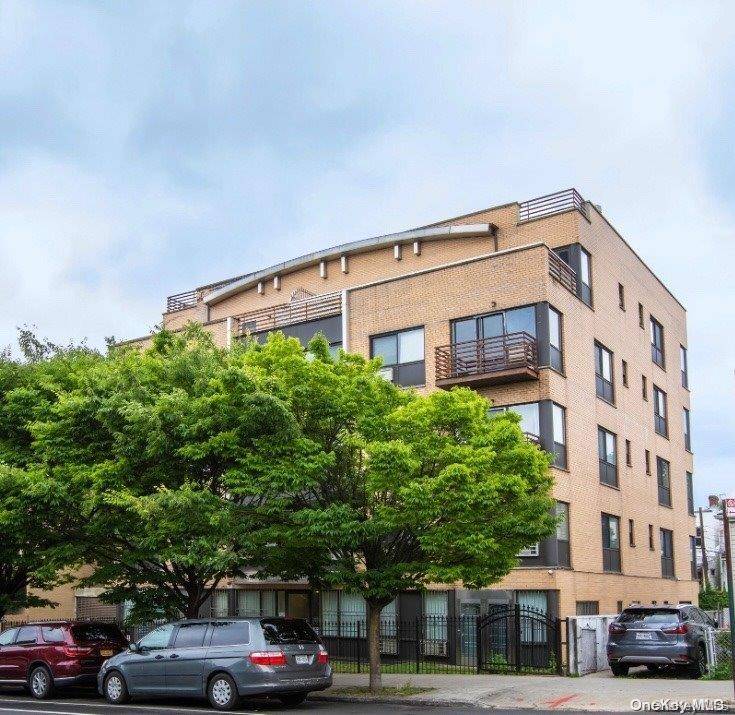 Elmhurst, NY 11373,84-32 Grand AVE #3A