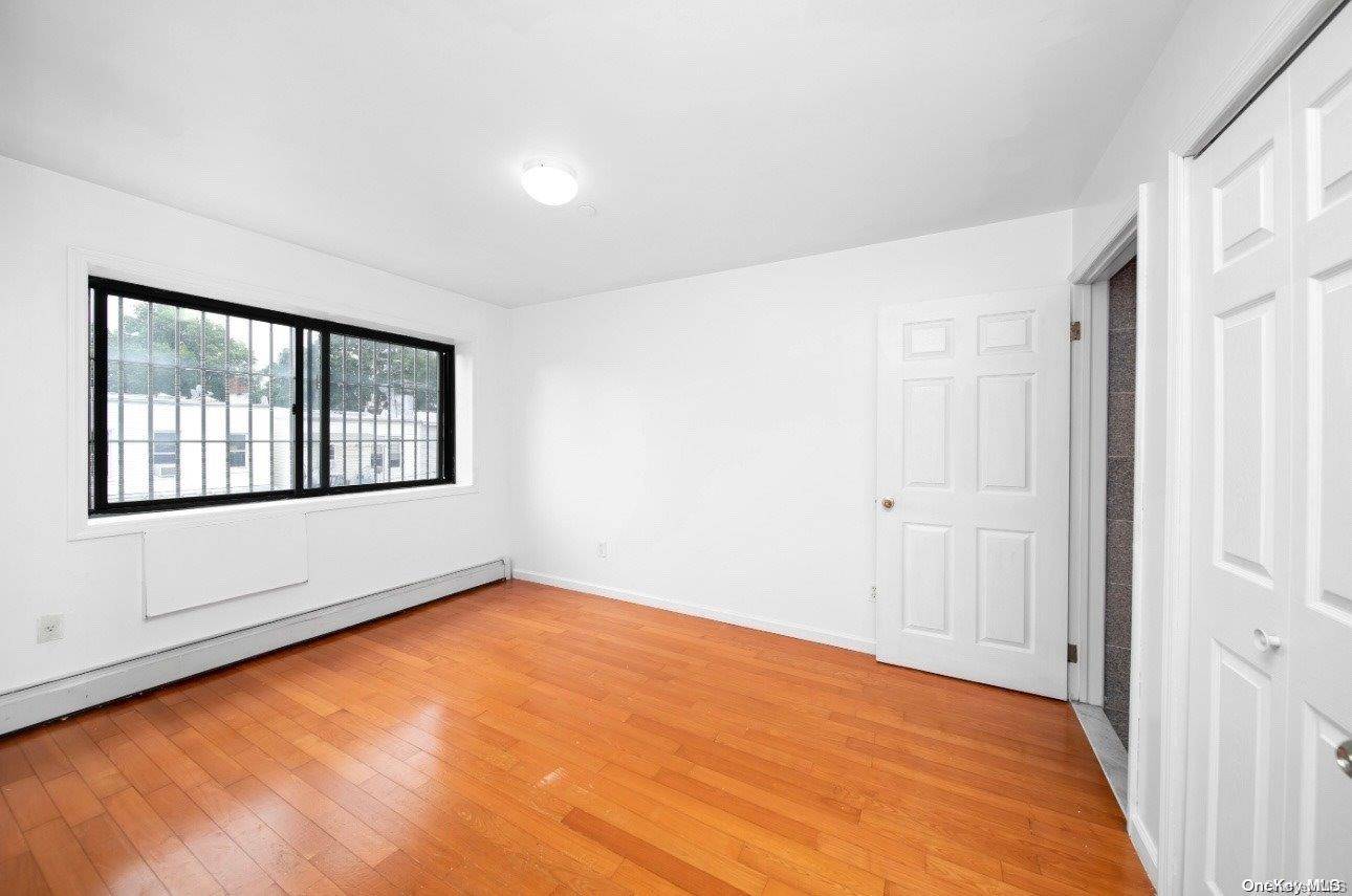 Elmhurst, NY 11373,84-32 Grand AVE #3A