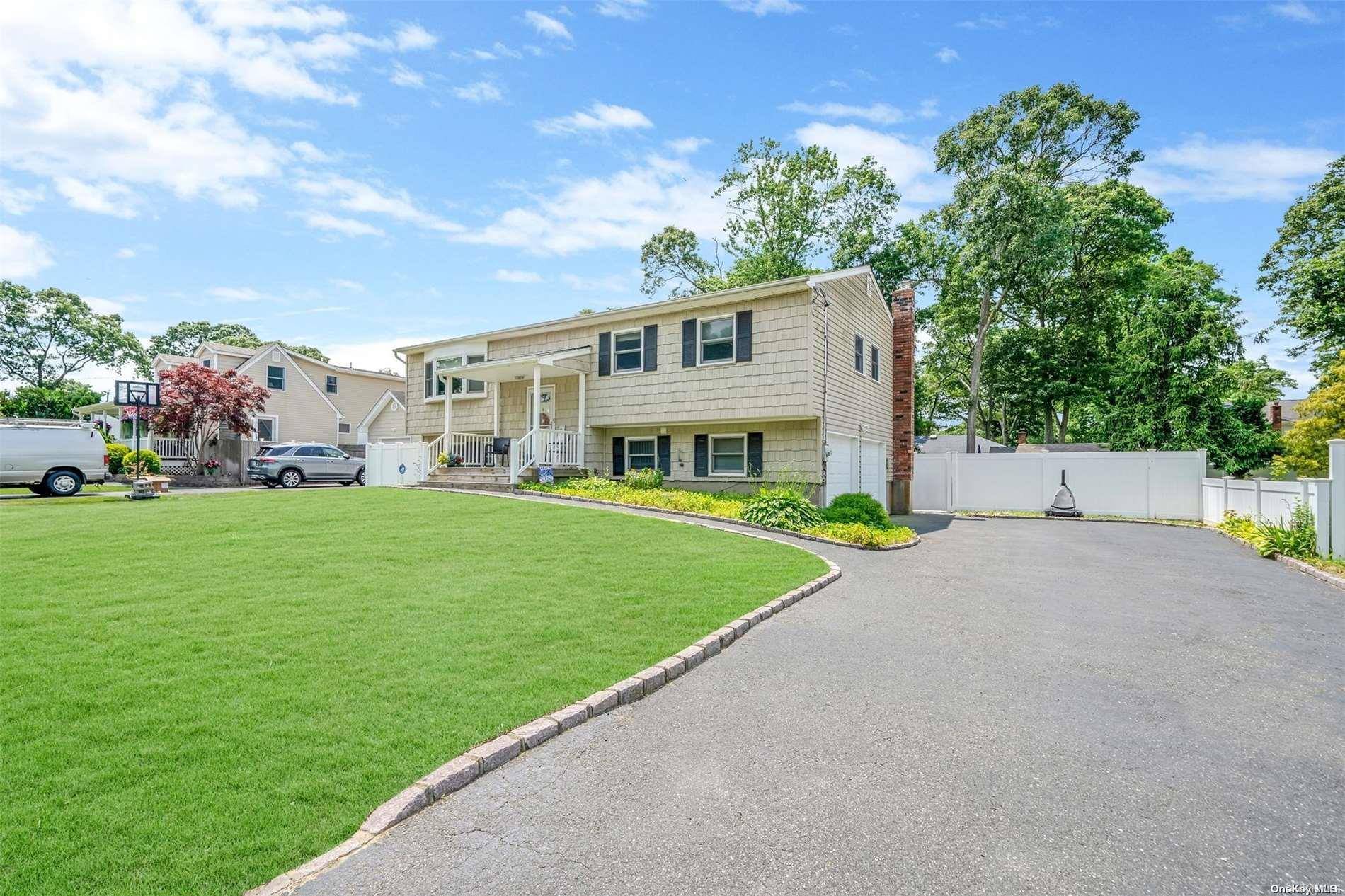 Ronkonkoma, NY 11779,70 Balaton AVE