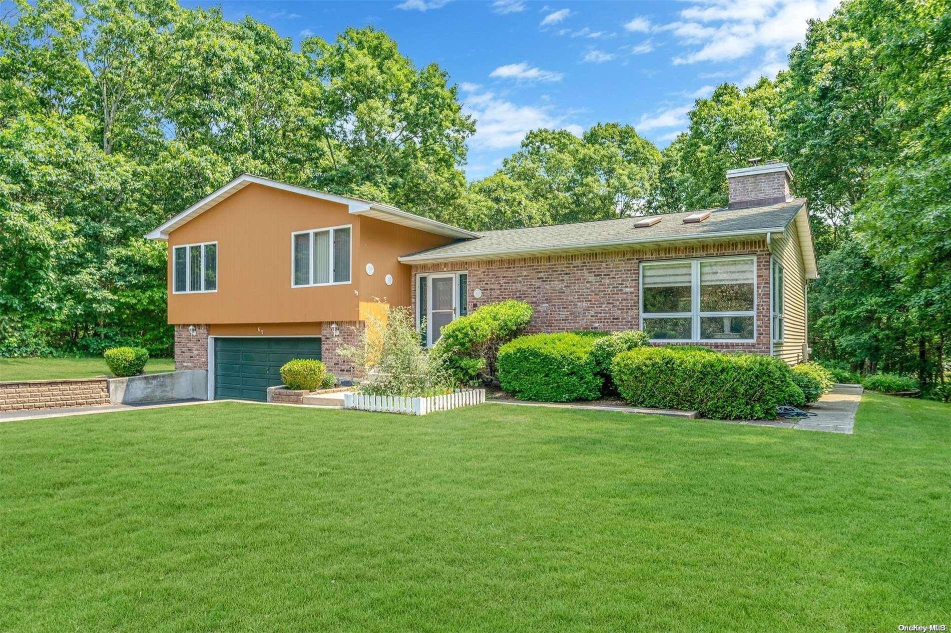 Manorville, NY 11949,65 John LN