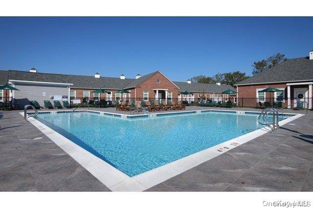 Central Islip, NY 11722,82 Circle DR #82-107