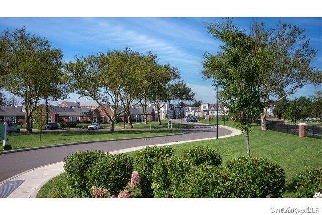 Central Islip, NY 11722,82 Circle DR #82-107