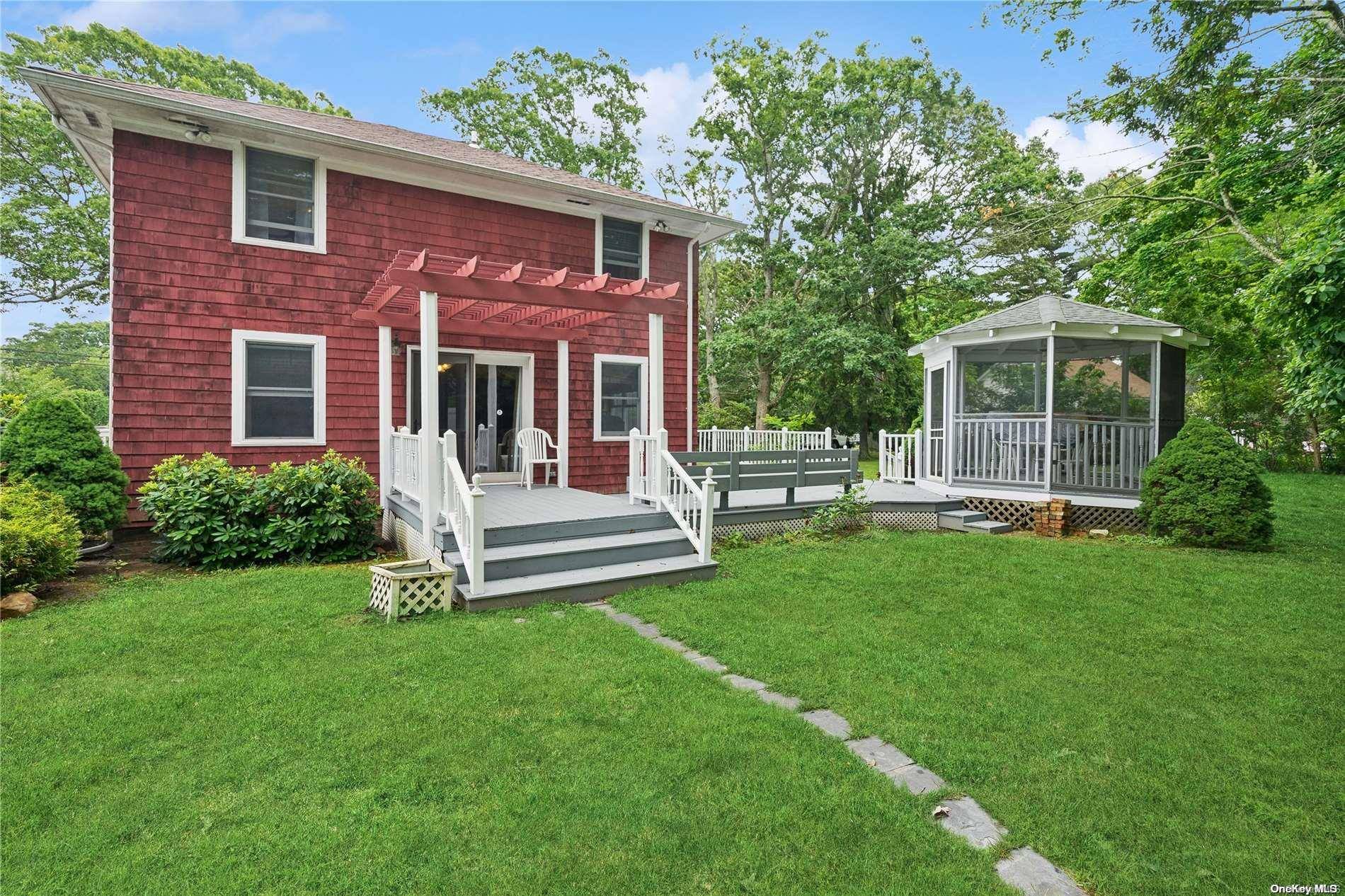 Westhampton Beach, NY 11978,279 Sunset AVE