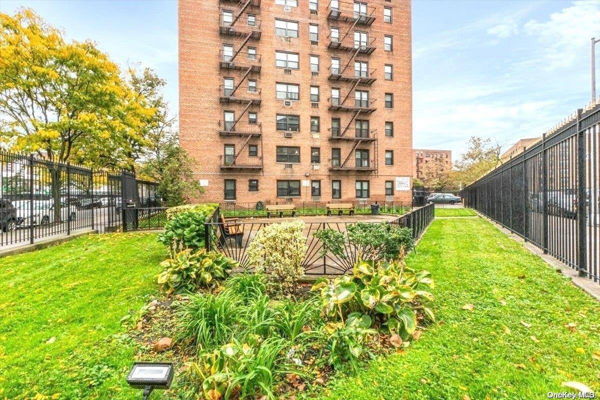 Corona, NY 11368,99-35 59 AVE #5L