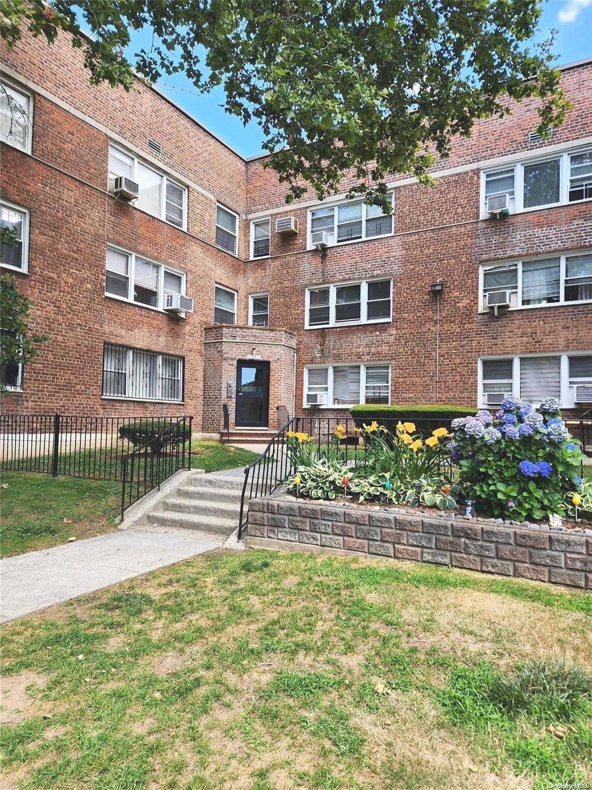 Kew Garden Hills, NY 11367,138-37 Jewel AVE #3B