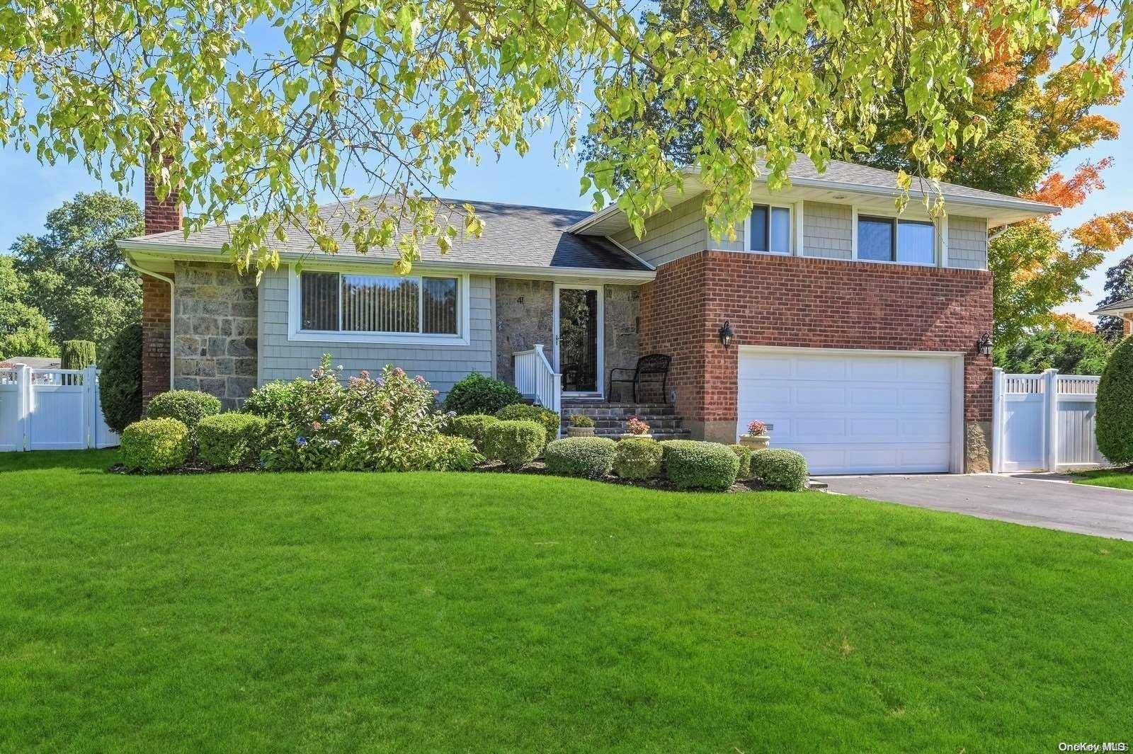 Syosset, NY 11791,41 Eaton RD