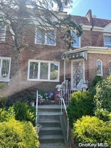 Ridgewood, NY 11385,18-82 Willoughby AVE