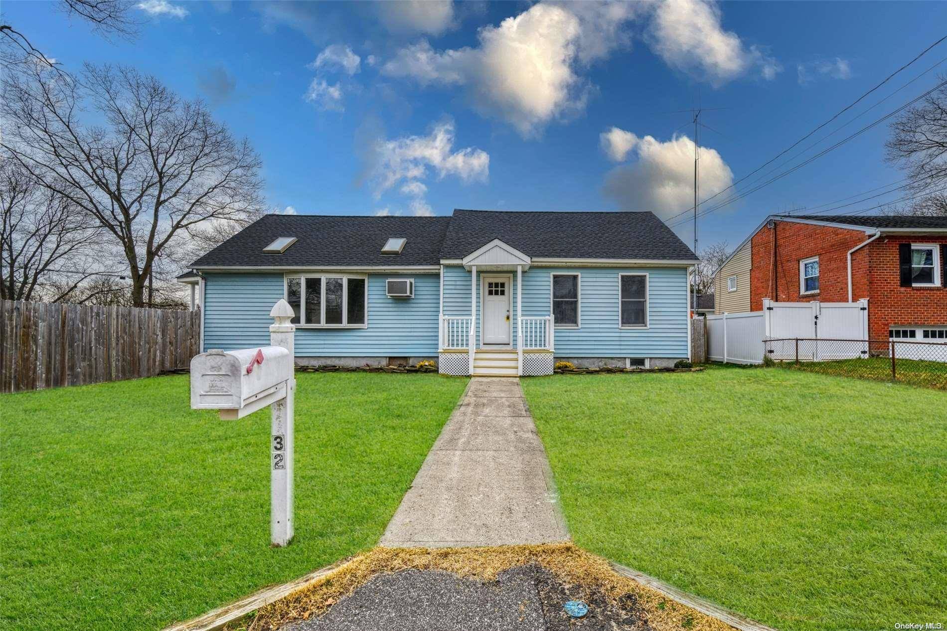 East Islip, NY 11730,32 Freeport ST