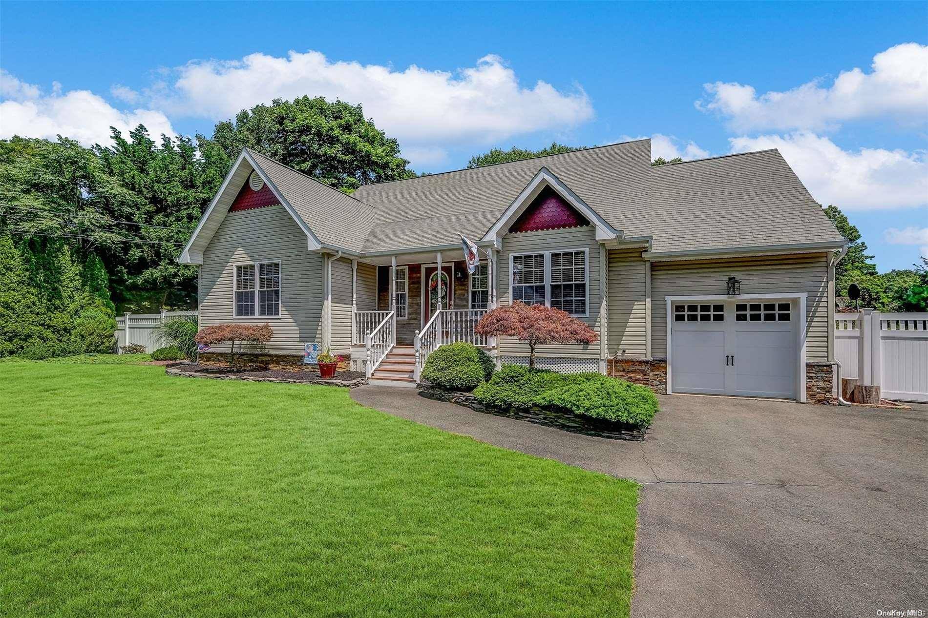 Shirley, NY 11967,472 Rowlinson DR