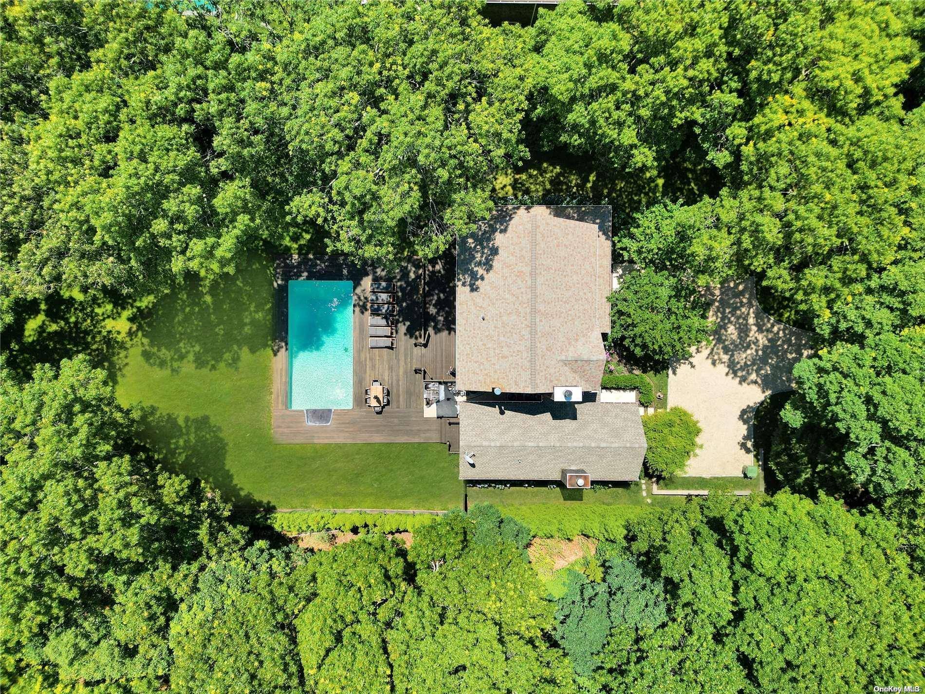 Wainscott, NY 11975,22 West Gate RD