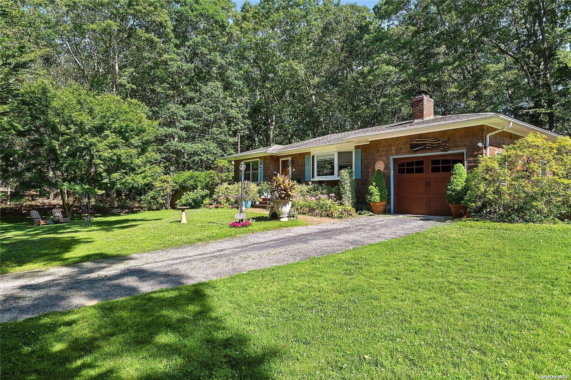 Southampton, NY 11968,100 Big Fresh Pond RD