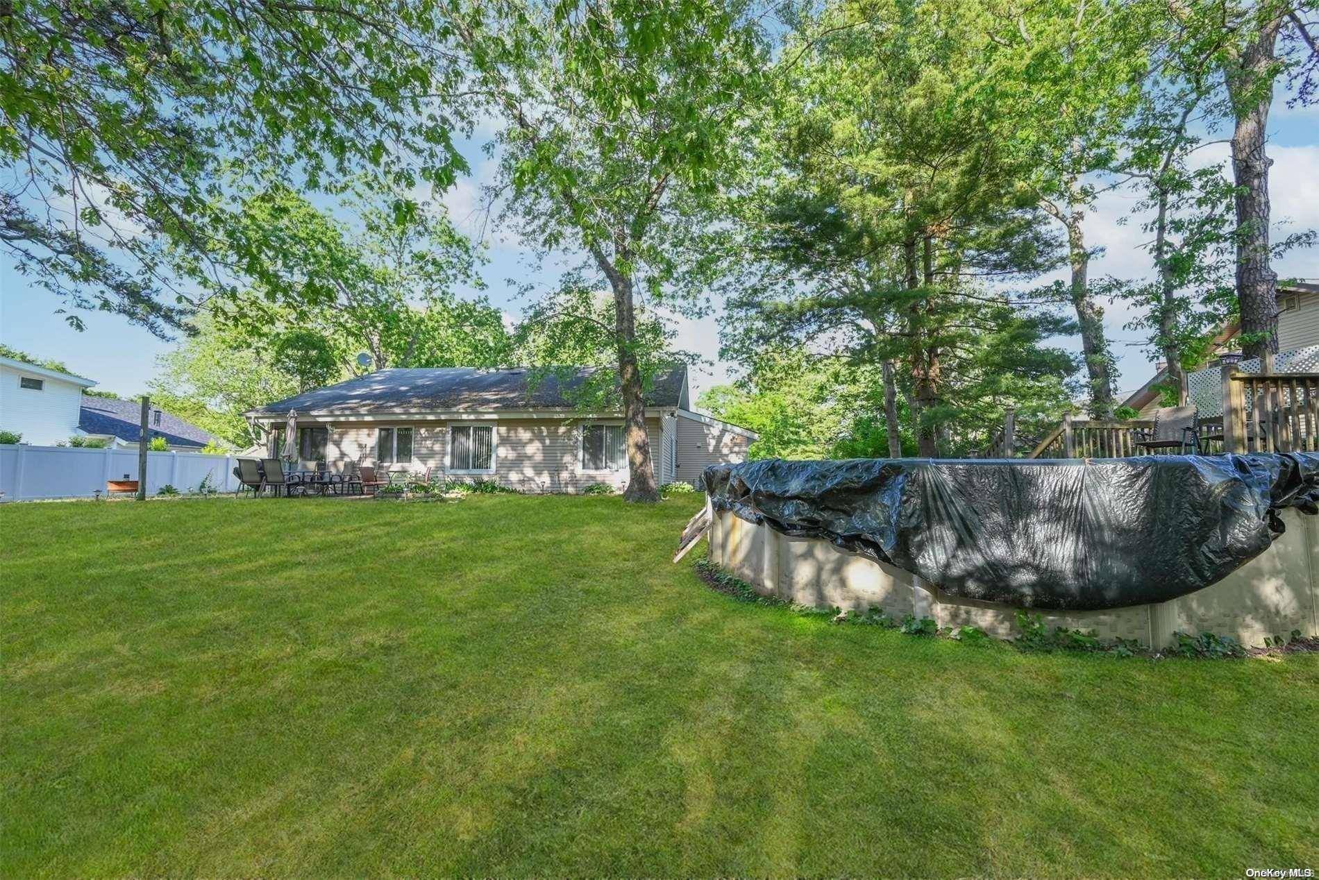 Coram, NY 11727,38 Glenmere LN