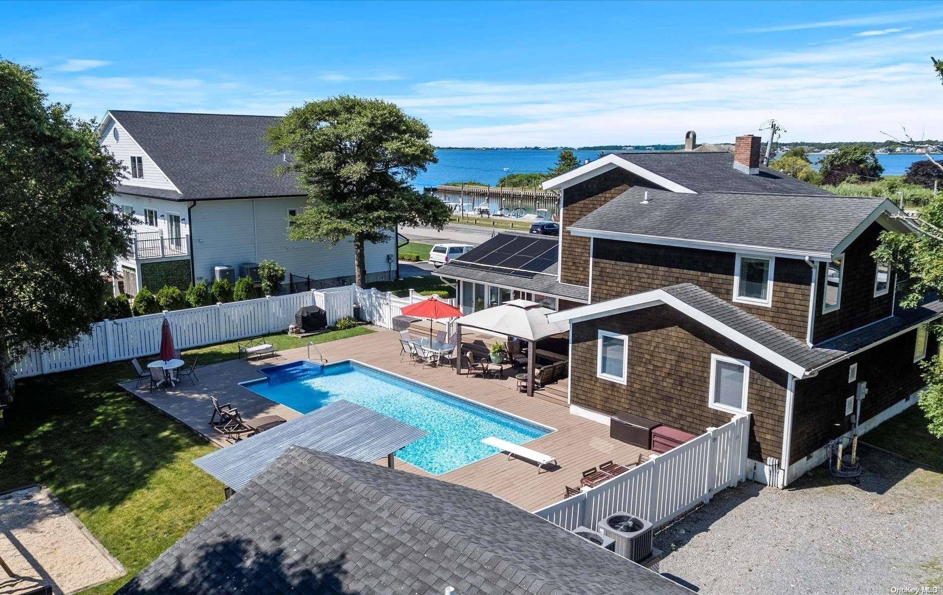 East Quogue, NY 11942,45 Landing LN