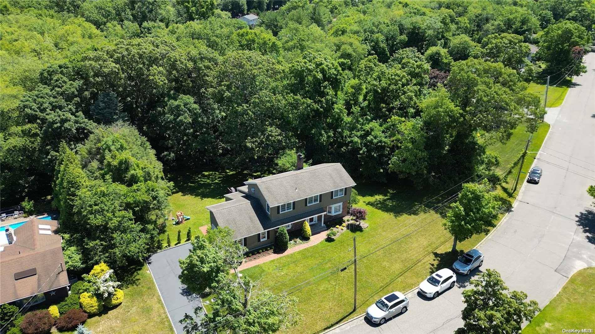 Smithtown, NY 11787,21 Village WAY