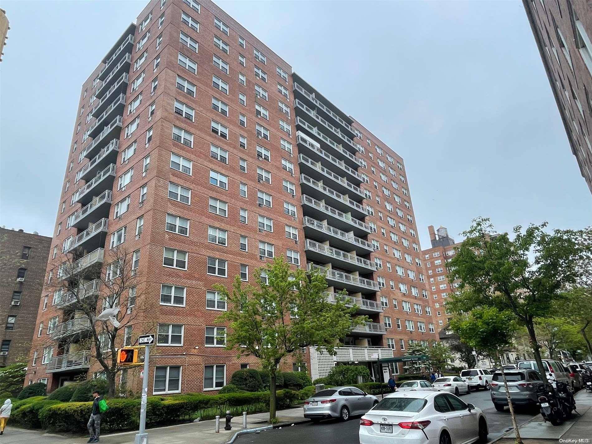 Jamaica, NY 11432,160-10 89th AVE #7K