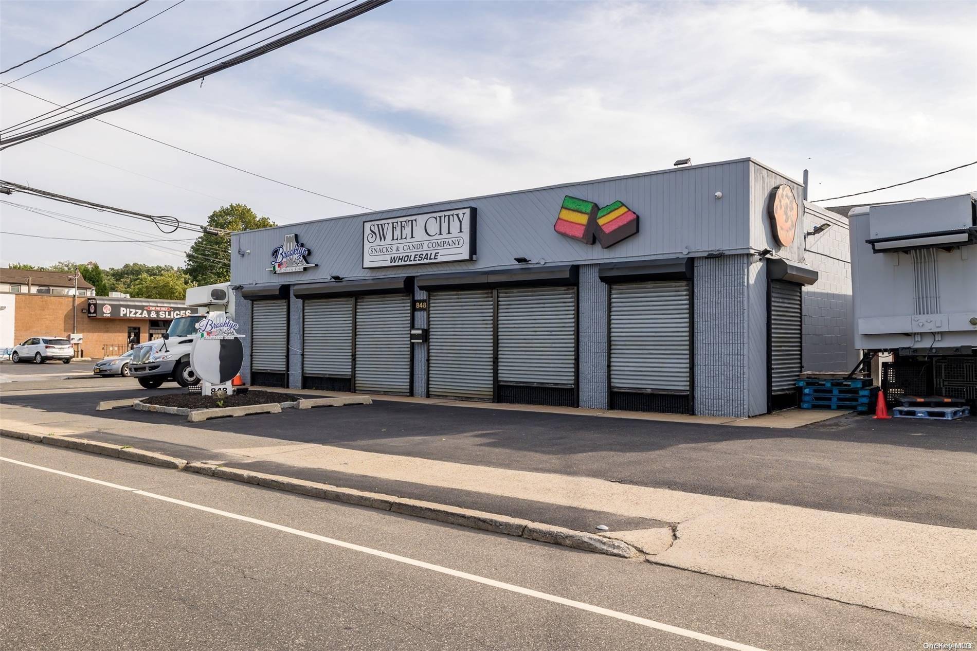 Farmingdale, NY 11735,848 Main ST