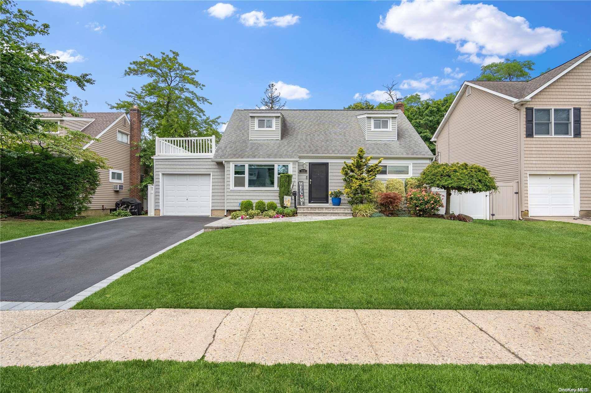 North Bellmore, NY 11710,912 W Shelley RD