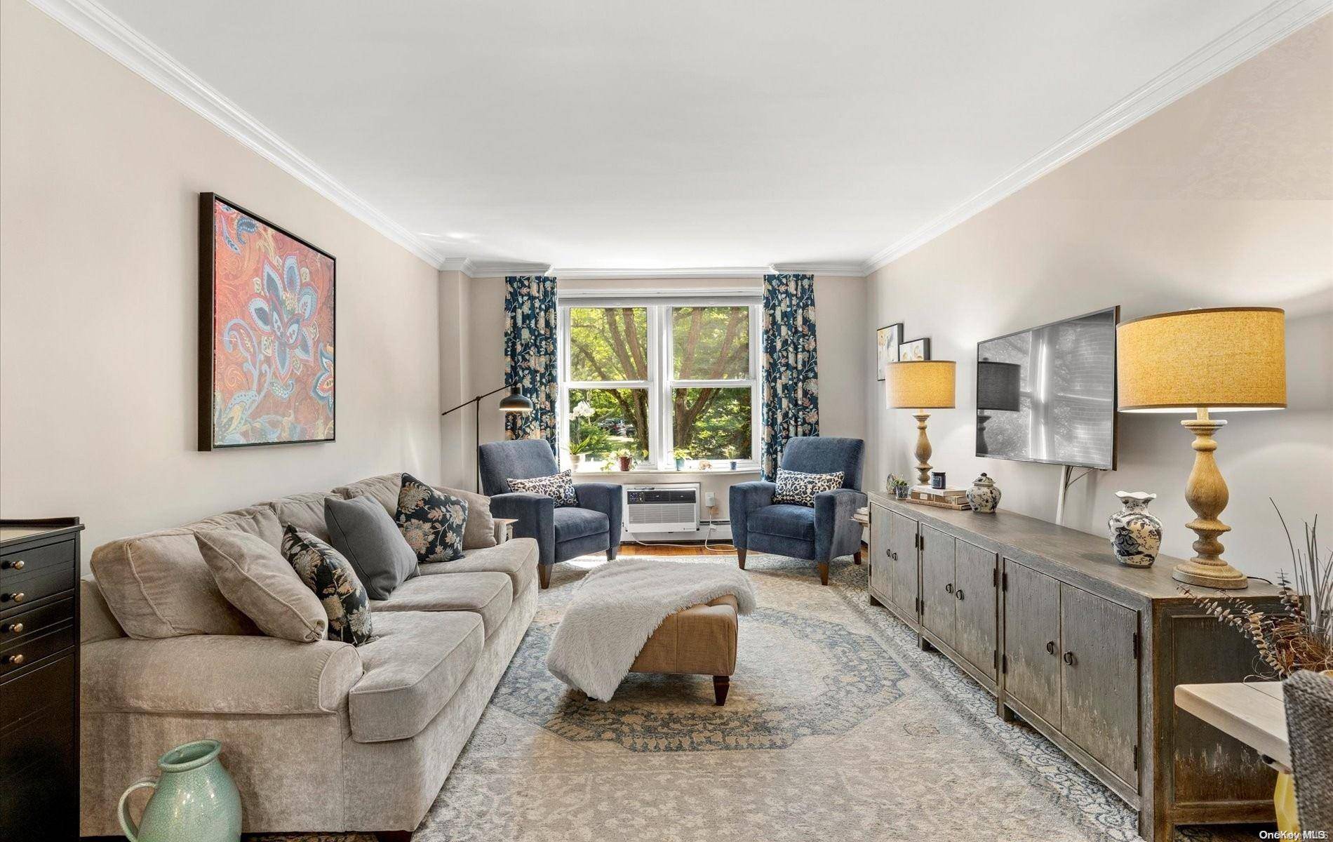 Douglaston, NY 11363,42-30 Douglaston Pkwy #4H