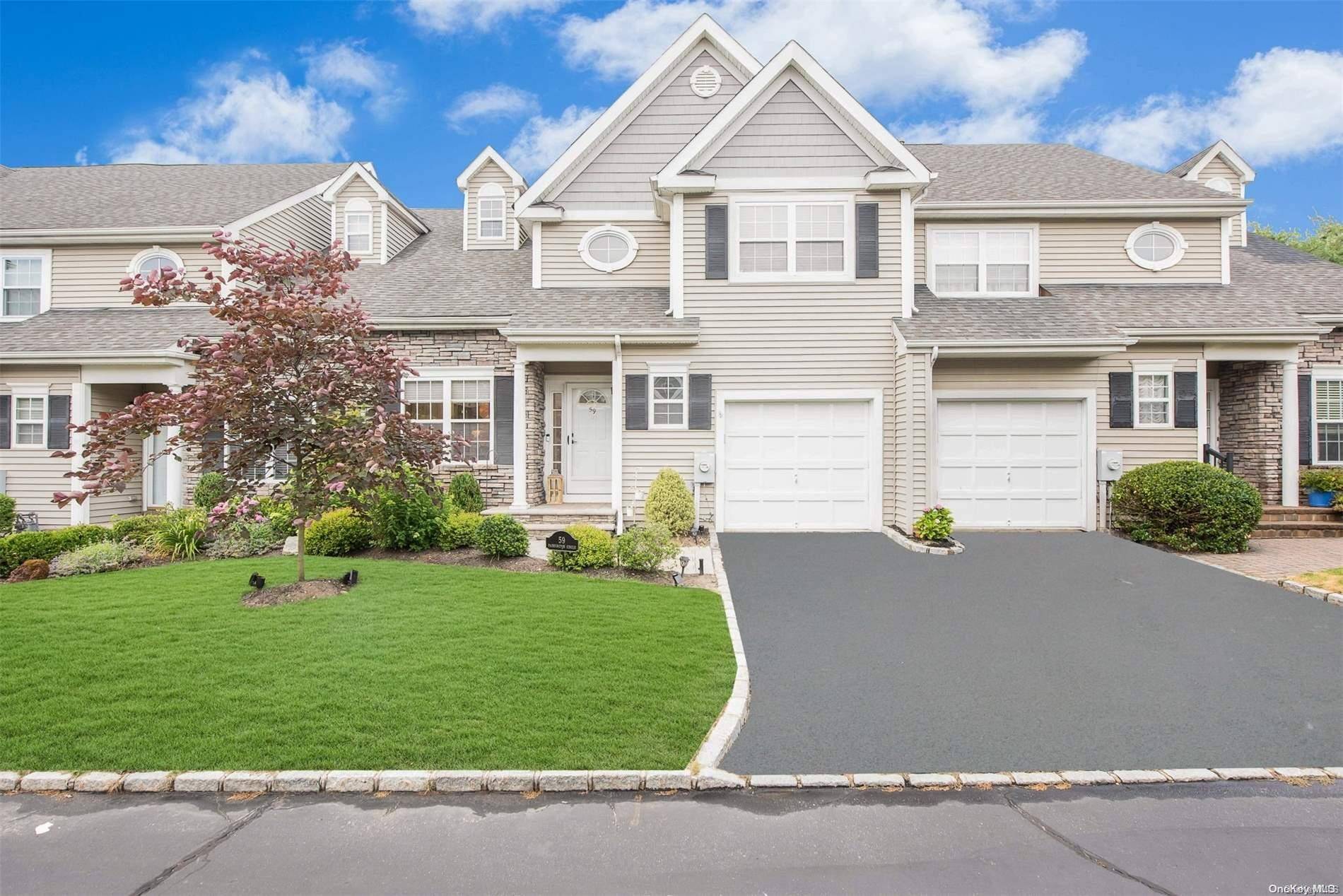 Smithtown, NY 11787,59 Paddington CIR #59