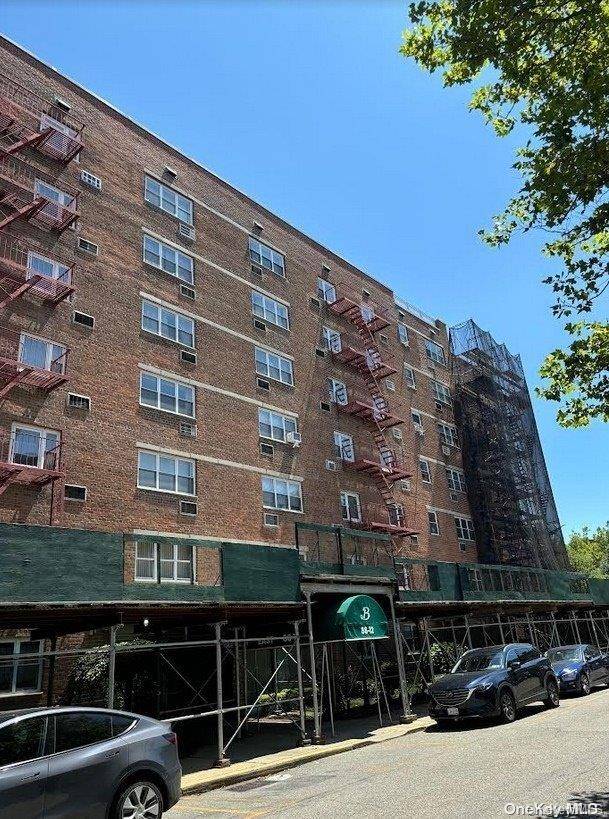 Howard Beach, NY 11414,88-12 151 AVE #5E