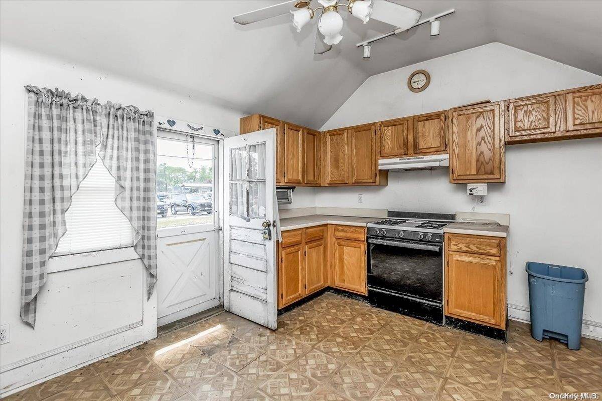 Greenport, NY 11944,103 3rd ST