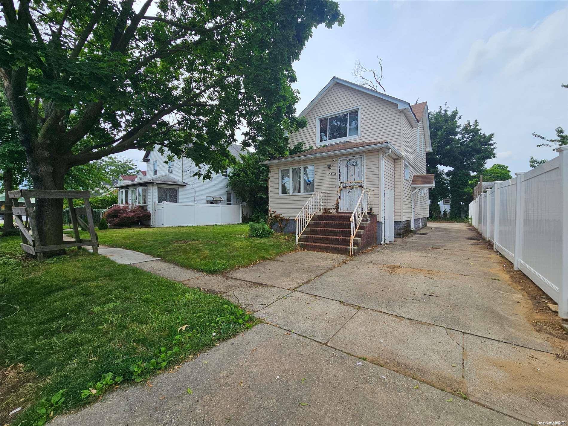 Rosedale, NY 11422,138-16 243rd ST