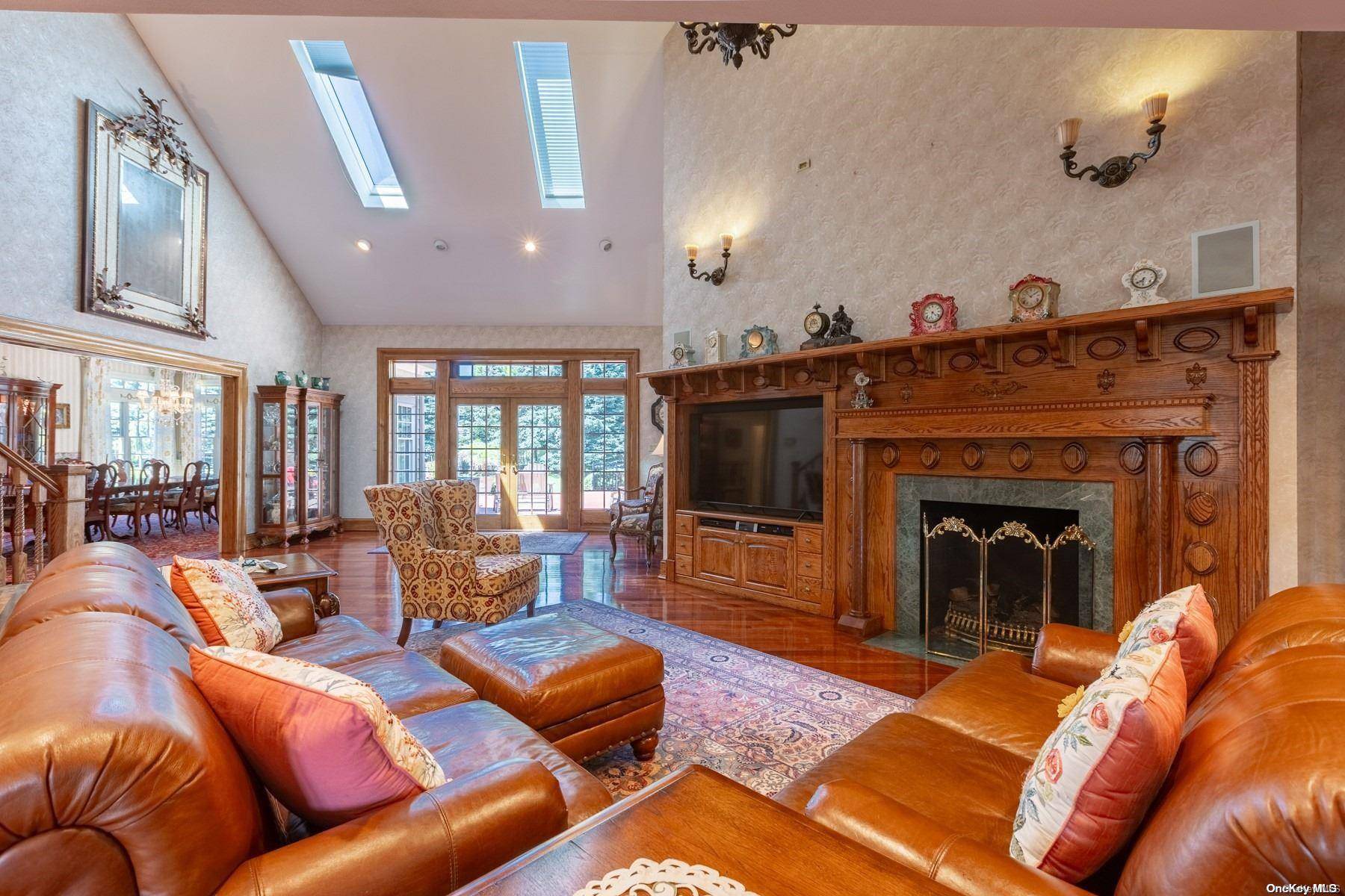 West Islip, NY 11795,244 Tahlulah LN