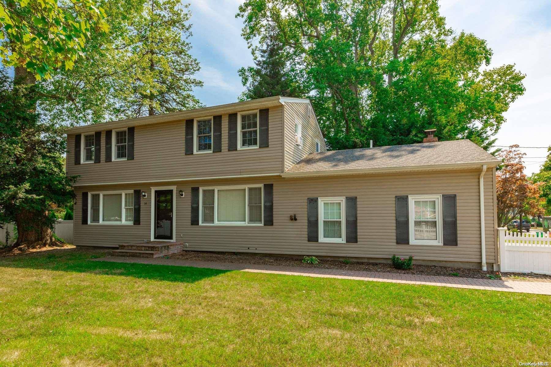 Oakdale, NY 11769,14 Elsmere AVE