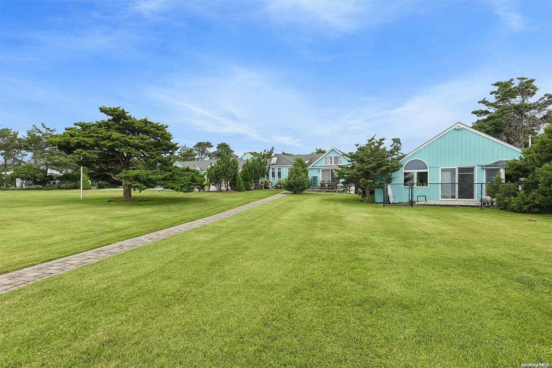 Hampton Bays, NY 11946,6 Last LN