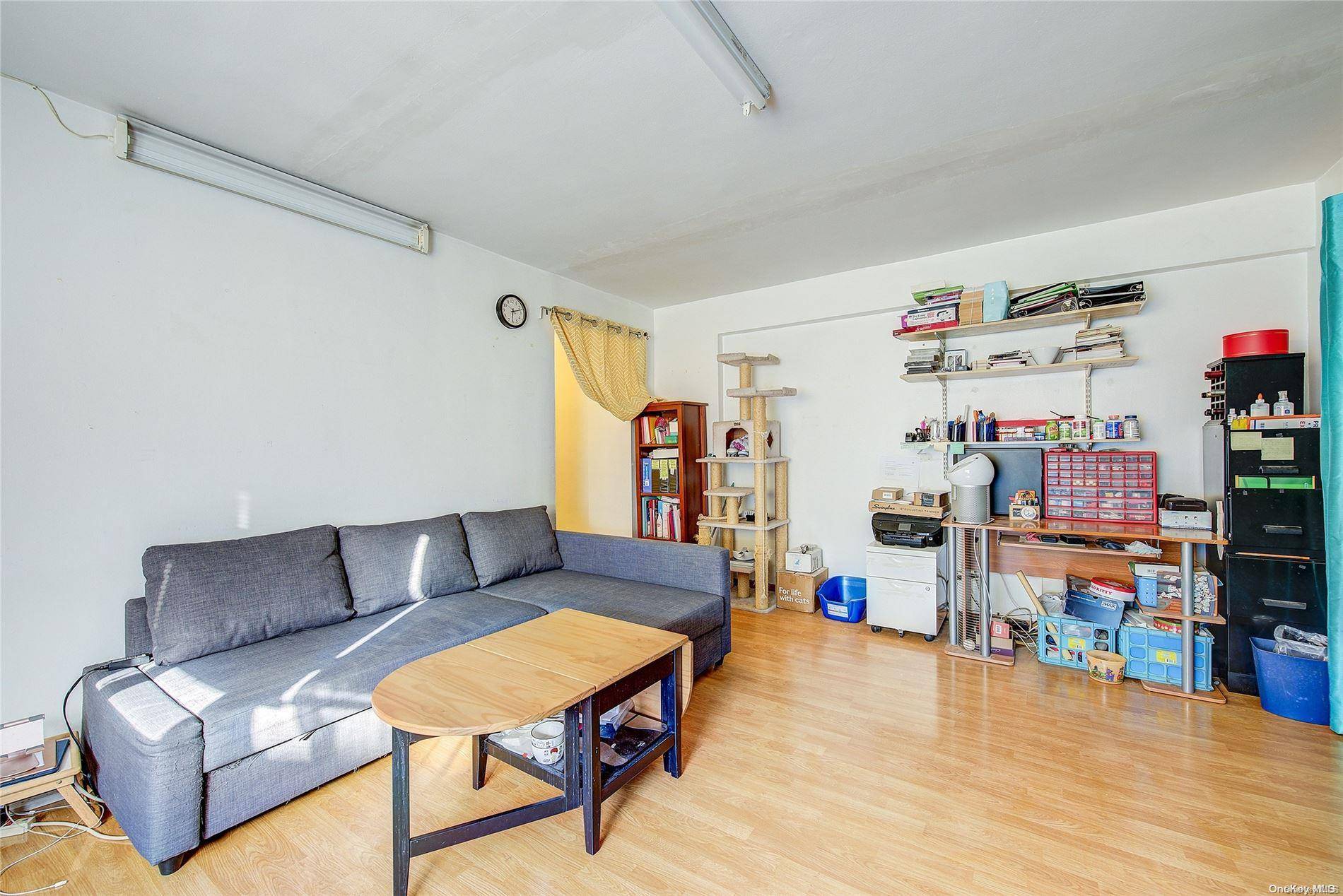 Elmhurst, NY 11373,44-25 Macnish Street #6D