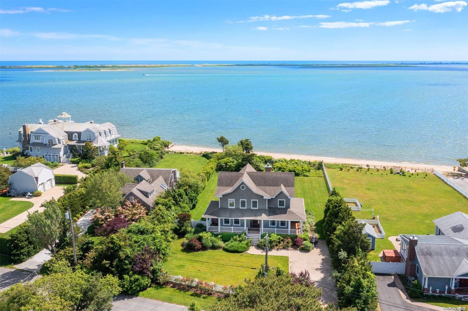 Hampton Bays, NY 11946,8 Gilbert RD