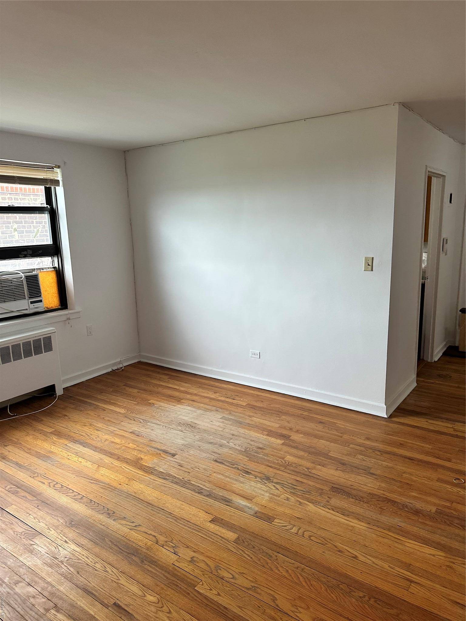 Maspeth, NY 11378,52-21 65th PL #6P